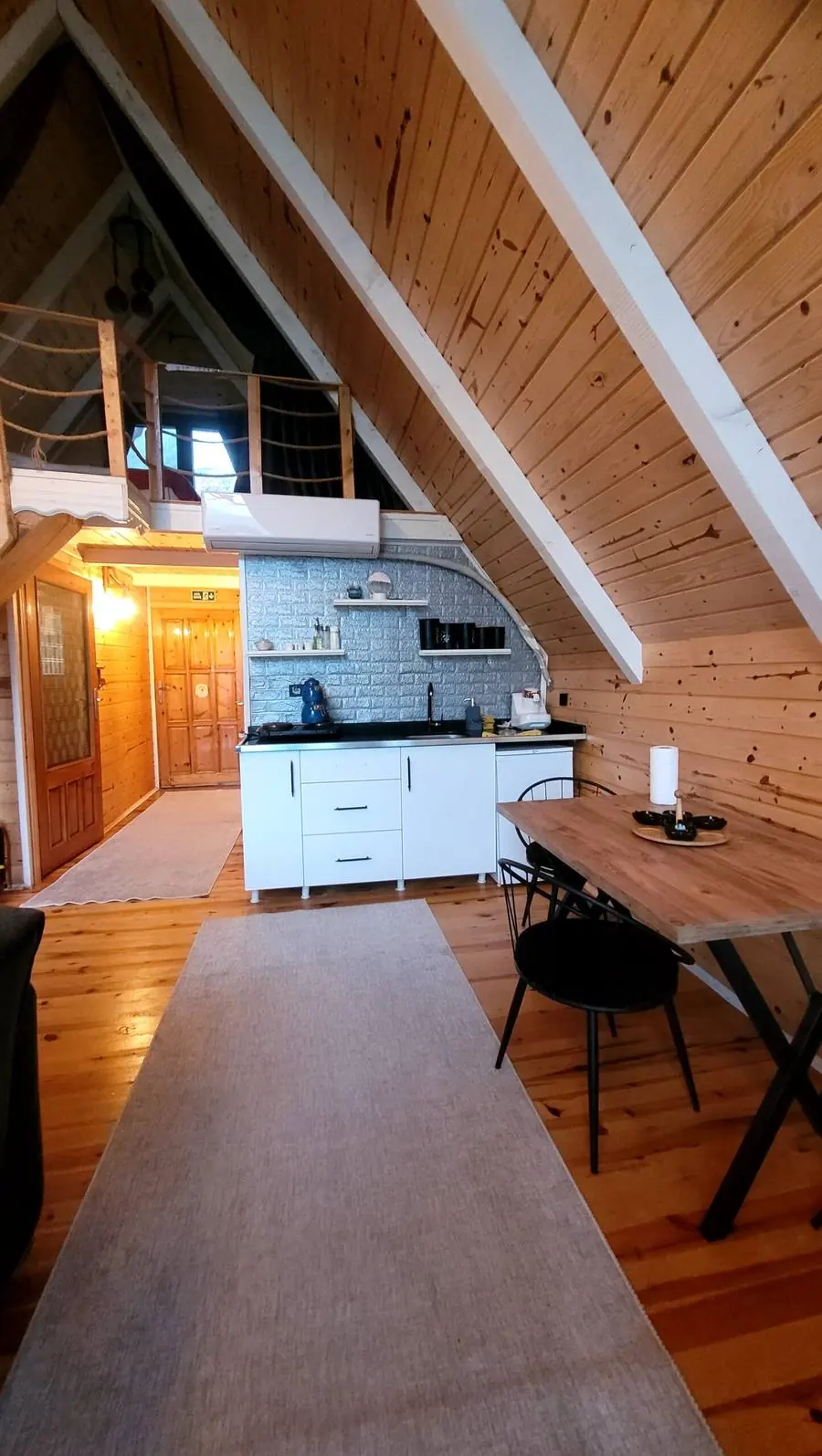 Bungalov 01 — mutfak ve loft kat