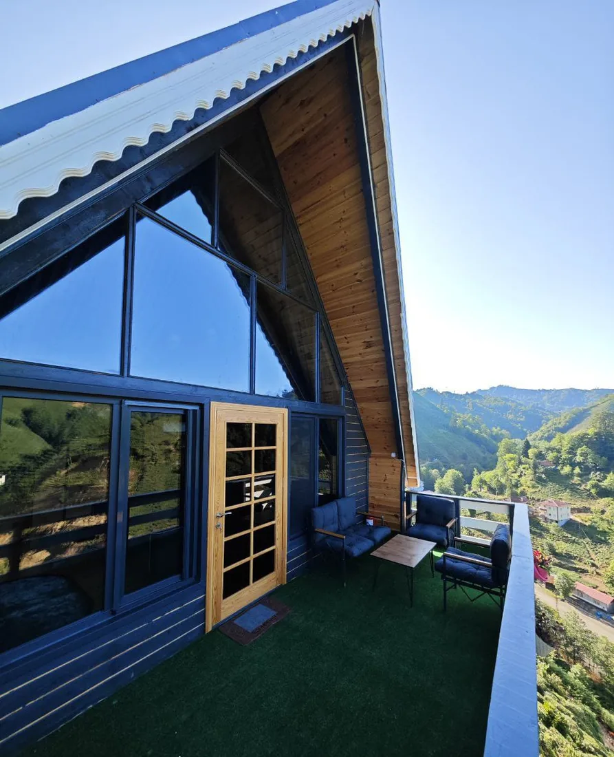 Bungalov 2 — cam cepheli dış görünüm