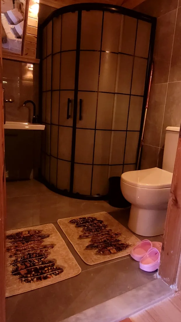 Bungalov 3 — banyo ve duşakabin